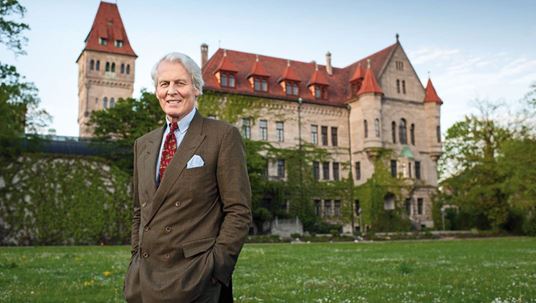 Count Anton-Wolfgang in front of the castle